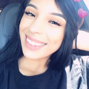 Meet your Posher, Adamaris